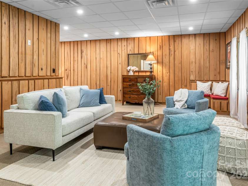 33 Deerhaven Lane, Asheville, NC 28803.  MLS# CAR4276506, YatesRealty ID 34343. 