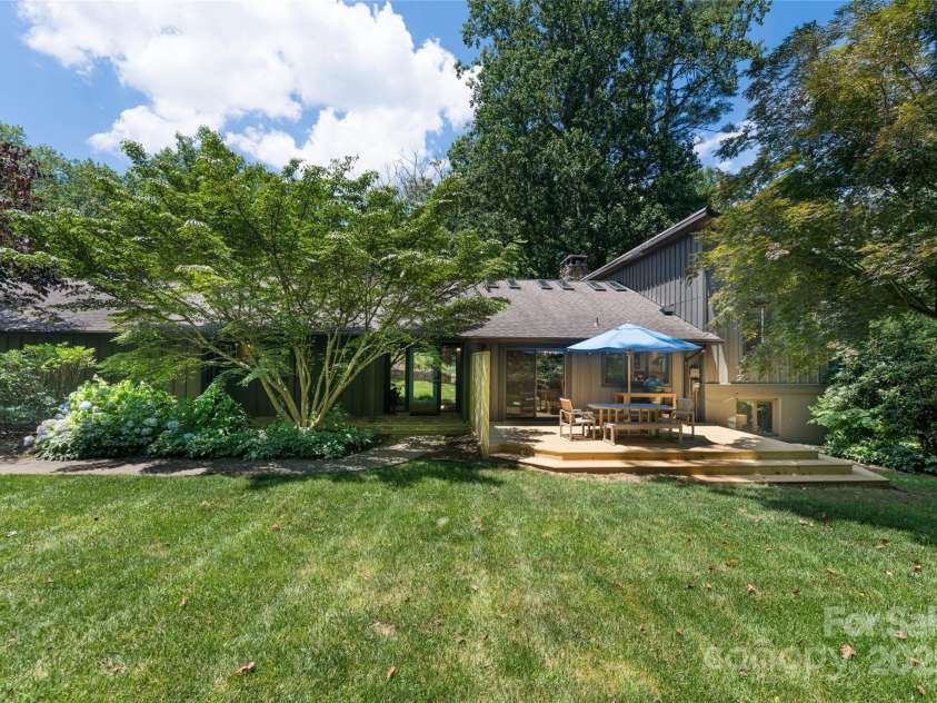 33 Deerhaven Lane, Asheville, NC 28803.  MLS# CAR4276506, YatesRealty ID 34343. Welcome to your private retreat at 33 Deerhaven Lane...