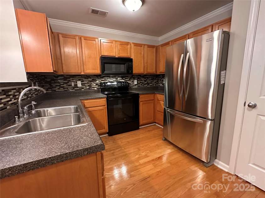 5236 HILLTOP Road, Jamestown, NC 27282.  MLS# CAR4279936, YatesRealty ID 34344. 