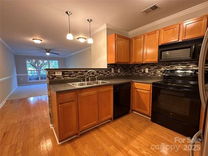 5236 HILLTOP Road, Jamestown, NC 27282.  MLS# CAR4279936, YatesRealty ID 34344. 