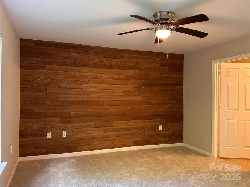 5236 HILLTOP Road, Jamestown, NC 27282.  MLS# CAR4279936, YatesRealty ID 34344. 