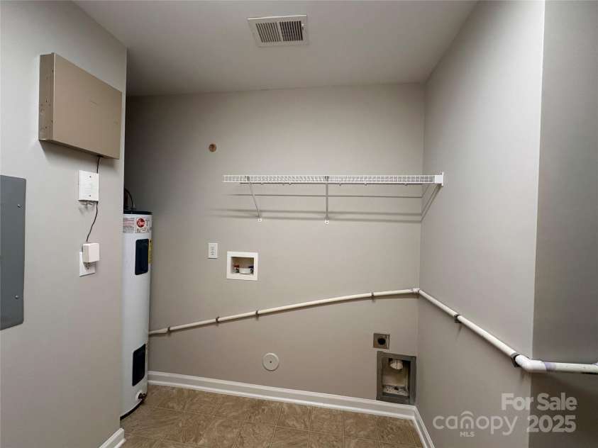 5236 HILLTOP Road, Jamestown, NC 27282.  MLS# CAR4279936, YatesRealty ID 34344. 