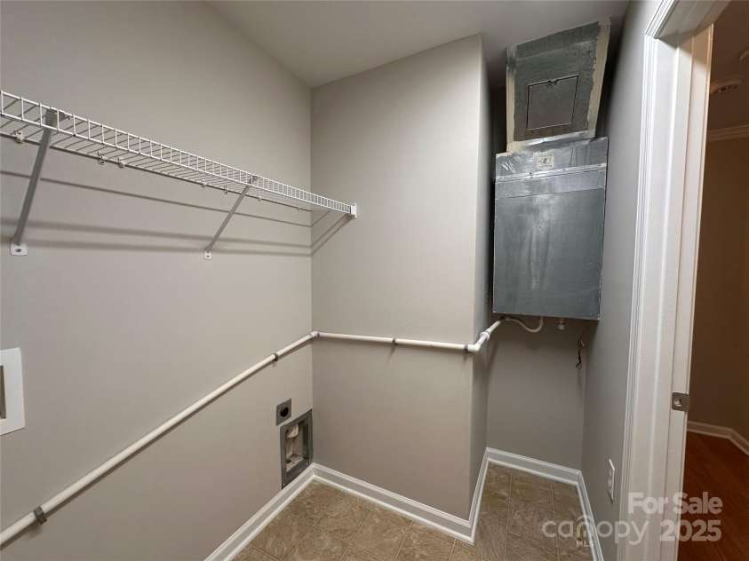 5236 HILLTOP Road, Jamestown, NC 27282.  MLS# CAR4279936, YatesRealty ID 34344. 