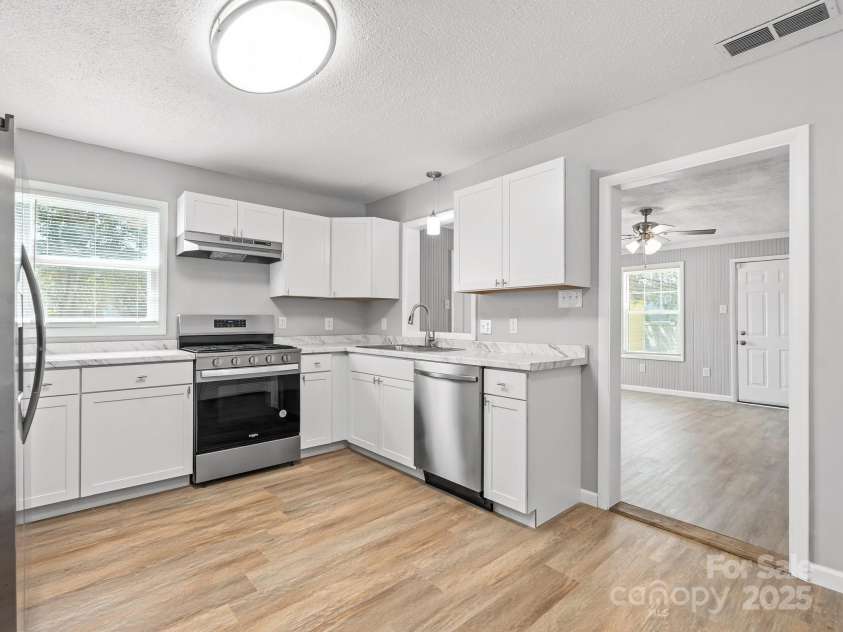 1021 Chandler Drive, Rock Hill, SC 29732.  MLS# CAR4280240, YatesRealty ID 34345. 