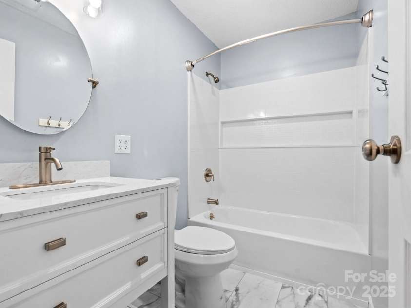1021 Chandler Drive, Rock Hill, SC 29732.  MLS# CAR4280240, YatesRealty ID 34345. Bathroom