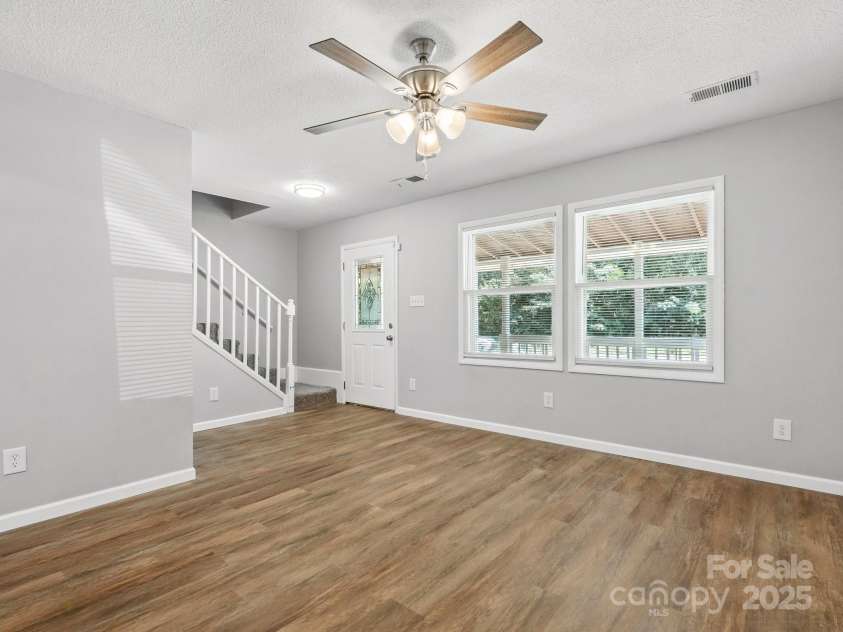 1021 Chandler Drive, Rock Hill, SC 29732.  MLS# CAR4280240, YatesRealty ID 34345. Livingroom