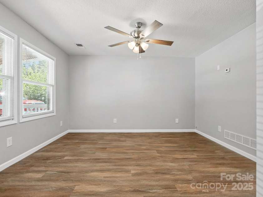 1021 Chandler Drive, Rock Hill, SC 29732.  MLS# CAR4280240, YatesRealty ID 34345. Livingroom