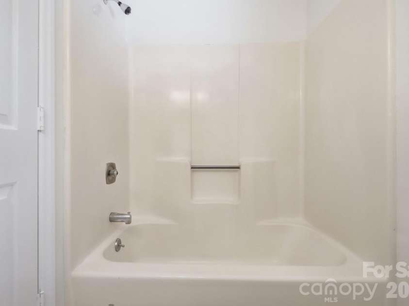 1070 Peachtree Lane, Fort Mill, SC 29715.  MLS# CAR4398064, YatesRealty ID 34345. 