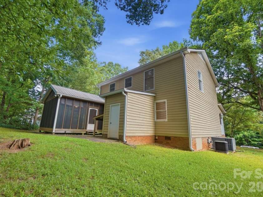 1070 Peachtree Lane, Fort Mill, SC 29715.  MLS# CAR4398064, YatesRealty ID 34345. 