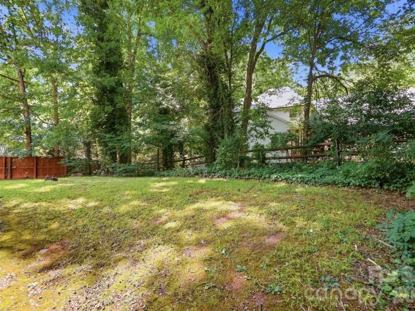 1070 Peachtree Lane, Fort Mill, SC 29715.  MLS# CAR4398064, YatesRealty ID 34345. 