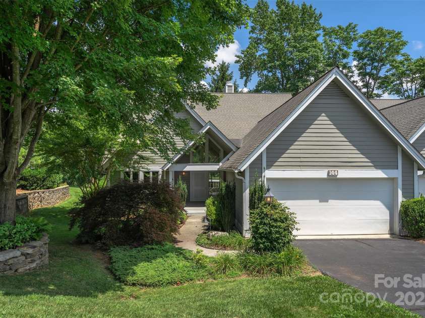 144 Overlook Drive, Flat Rock, NC 28731.  MLS# CAR4290204, YatesRealty ID 34346. 