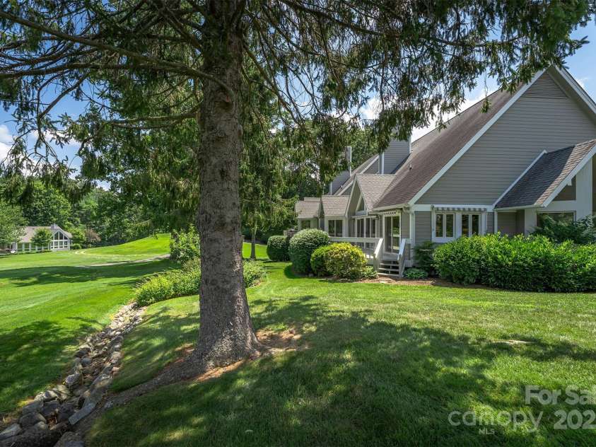 144 Overlook Drive, Flat Rock, NC 28731.  MLS# CAR4290204, YatesRealty ID 34346. 