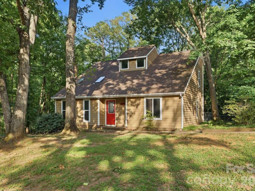 7401 Park Vista Circle, Charlotte, NC 28226.  MLS# CAR4397962, YatesRealty ID 34347. 