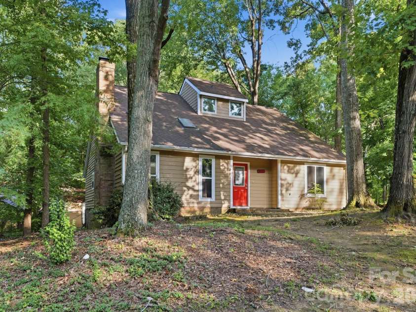 7401 Park Vista Circle, Charlotte, NC 28226.  MLS# CAR4397962, YatesRealty ID 34347. 