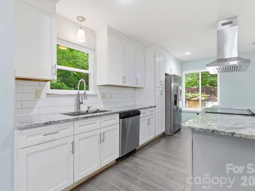 7401 Park Vista Circle, Charlotte, NC 28226.  MLS# CAR4397962, YatesRealty ID 34347. 