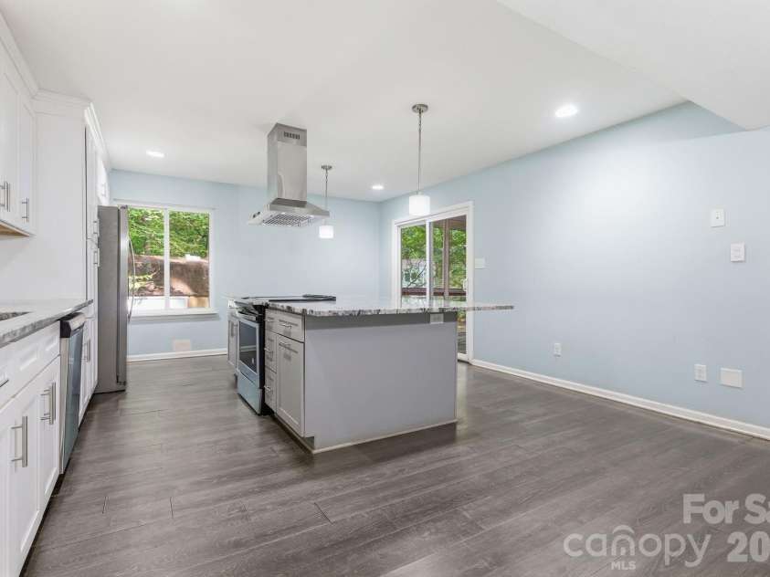 7401 Park Vista Circle, Charlotte, NC 28226.  MLS# CAR4397962, YatesRealty ID 34347. 