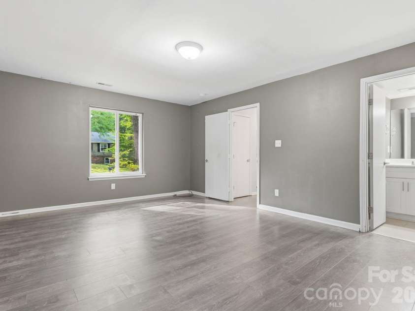 7401 Park Vista Circle, Charlotte, NC 28226.  MLS# CAR4397962, YatesRealty ID 34347. 