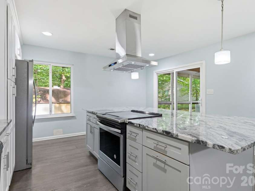 7401 Park Vista Circle, Charlotte, NC 28226.  MLS# CAR4397962, YatesRealty ID 34347. 