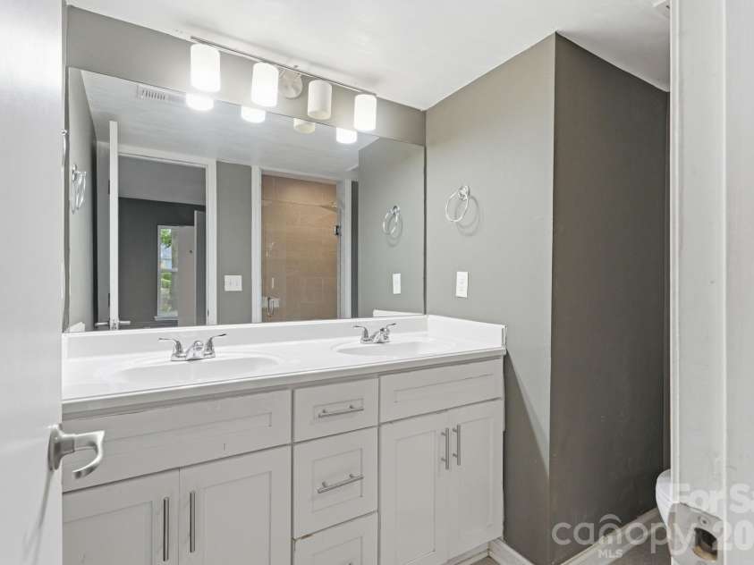 7401 Park Vista Circle, Charlotte, NC 28226.  MLS# CAR4397962, YatesRealty ID 34347. 