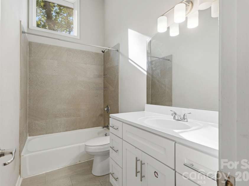 7401 Park Vista Circle, Charlotte, NC 28226.  MLS# CAR4397962, YatesRealty ID 34347. 