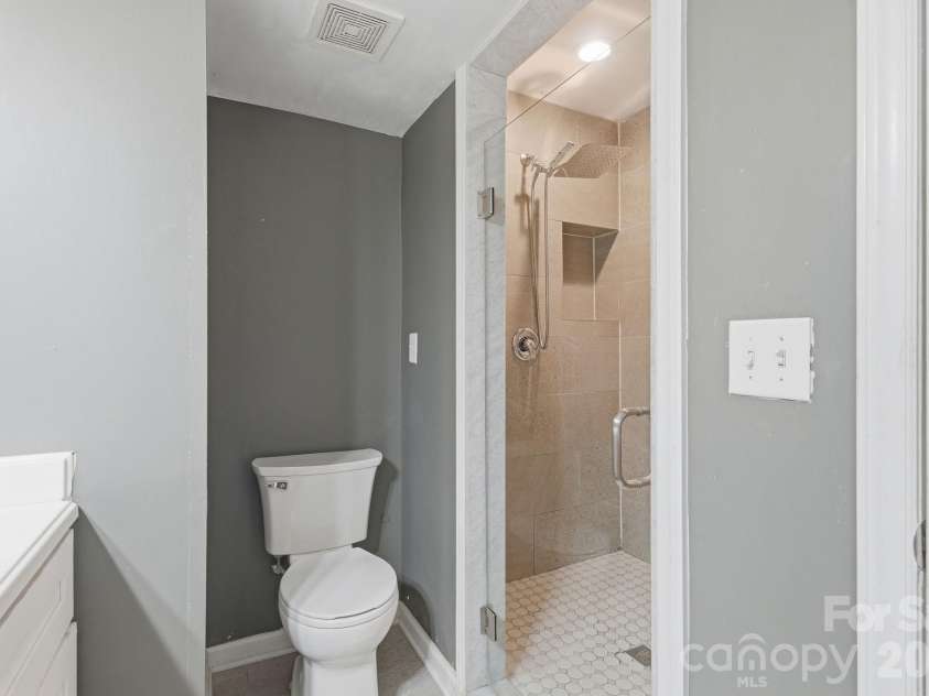 7401 Park Vista Circle, Charlotte, NC 28226.  MLS# CAR4397962, YatesRealty ID 34347. 
