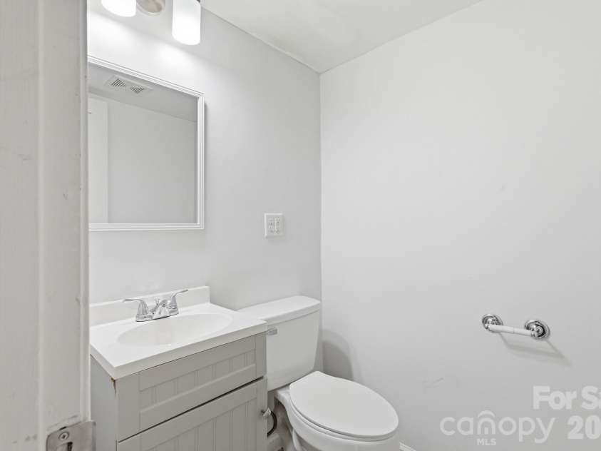 7401 Park Vista Circle, Charlotte, NC 28226.  MLS# CAR4397962, YatesRealty ID 34347. 