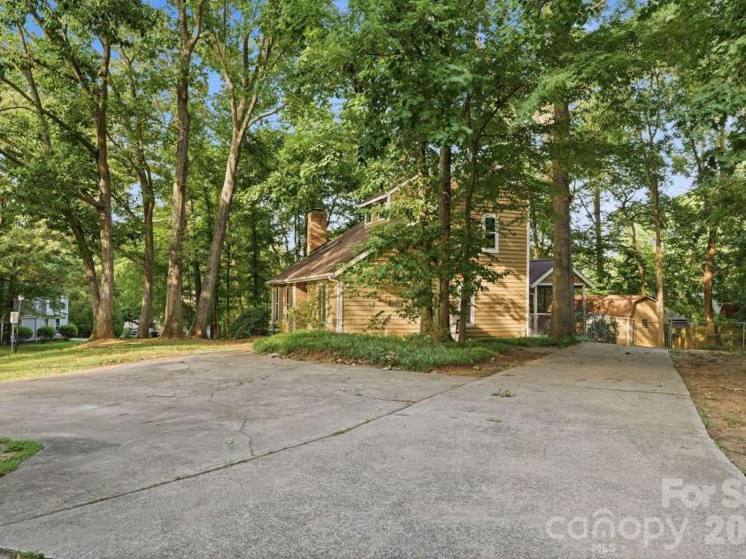 7401 Park Vista Circle, Charlotte, NC 28226.  MLS# CAR4397962, YatesRealty ID 34347. 