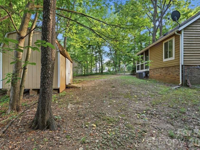 7401 Park Vista Circle, Charlotte, NC 28226.  MLS# CAR4397962, YatesRealty ID 34347. 