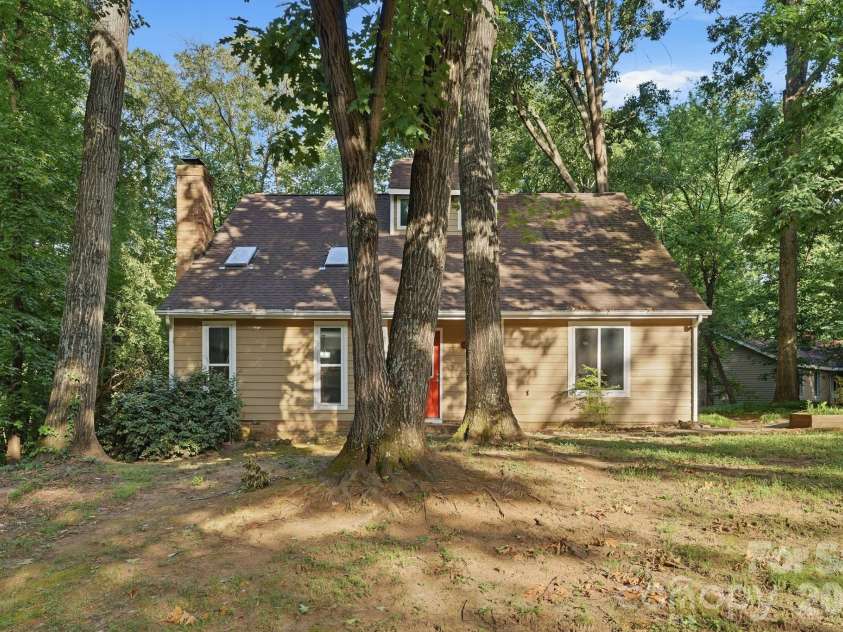 7401 Park Vista Circle, Charlotte, NC 28226.  MLS# CAR4397962, YatesRealty ID 34347. 