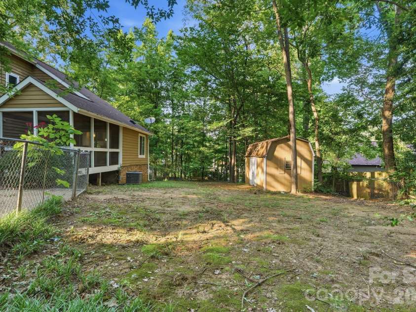 7401 Park Vista Circle, Charlotte, NC 28226.  MLS# CAR4397962, YatesRealty ID 34347. 