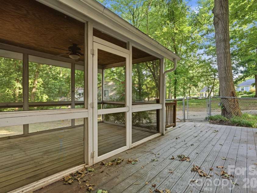 7401 Park Vista Circle, Charlotte, NC 28226.  MLS# CAR4397962, YatesRealty ID 34347. 