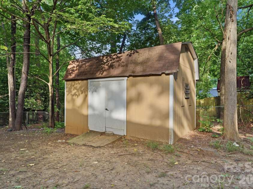 7401 Park Vista Circle, Charlotte, NC 28226.  MLS# CAR4397962, YatesRealty ID 34347. 