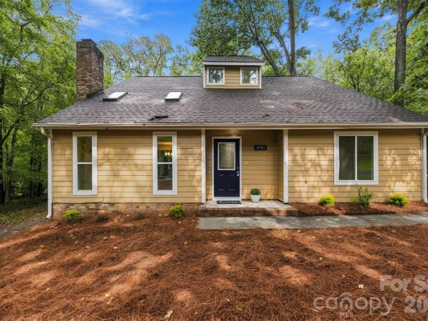 7401 Park Vista Circle, Charlotte, NC 28226.  MLS# CAR4426415, YatesRealty ID 34347. Front elevation