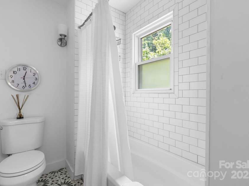 75 Craven Hill Circle, Black Mountain, NC 28711.  MLS# CAR4283464, YatesRealty ID 34347. 