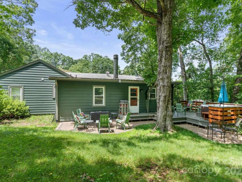 75 Craven Hill Circle, Black Mountain, NC 28711.  MLS# CAR4283464, YatesRealty ID 34347. 