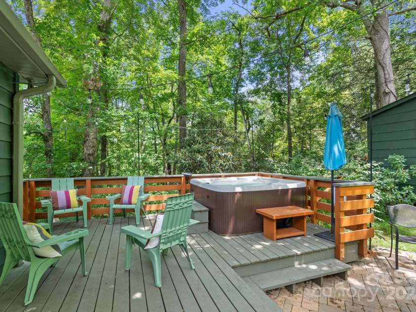 75 Craven Hill Circle, Black Mountain, NC 28711.  MLS# CAR4283464, YatesRealty ID 34347. Brand new back deck