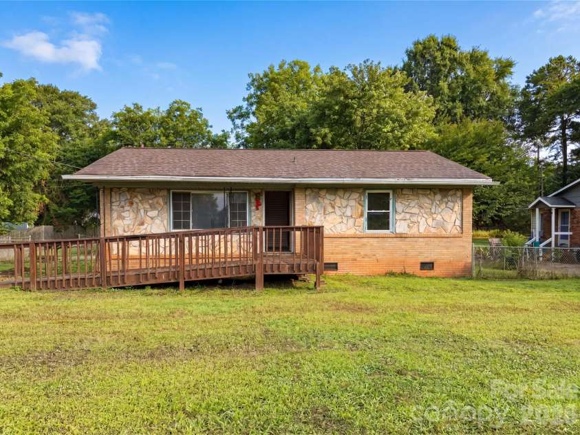 901 Steele Street, Fort Mill, SC 29715.  MLS# CAR4397959, YatesRealty ID 34348. 