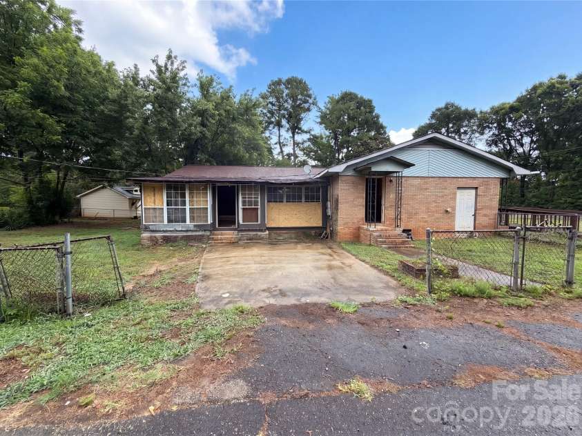 901 Steele Street, Fort Mill, SC 29715.  MLS# CAR4397959, YatesRealty ID 34348. 