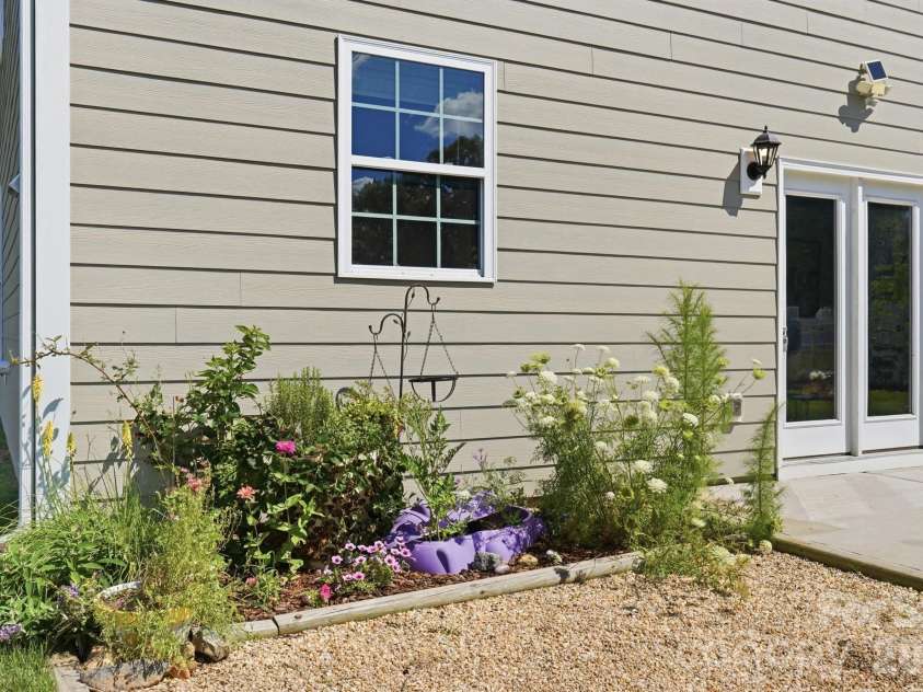 2431 Napa Terrace, Clover, SC 29710.  MLS# CAR4391685, YatesRealty ID 34349. 
