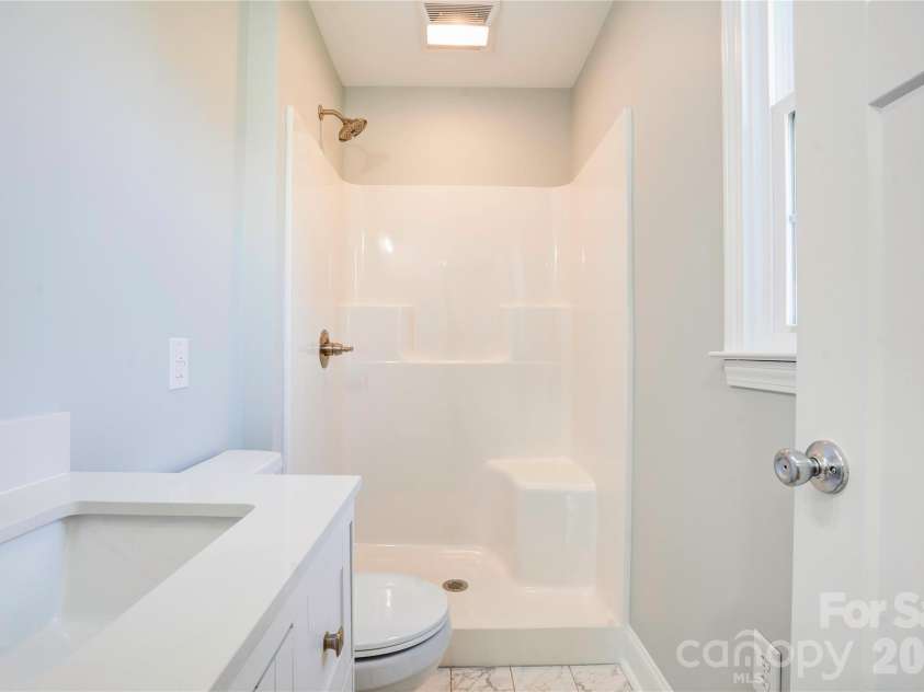 2822 Bettis Road, Grover, NC 28073.  MLS# CAR4333604, YatesRealty ID 3435. Primary Bath