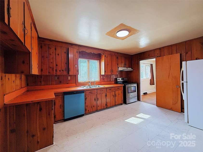 4800 Kipling Drive, Charlotte, NC 28212.  MLS# CAR4229366, YatesRealty ID 3435. 