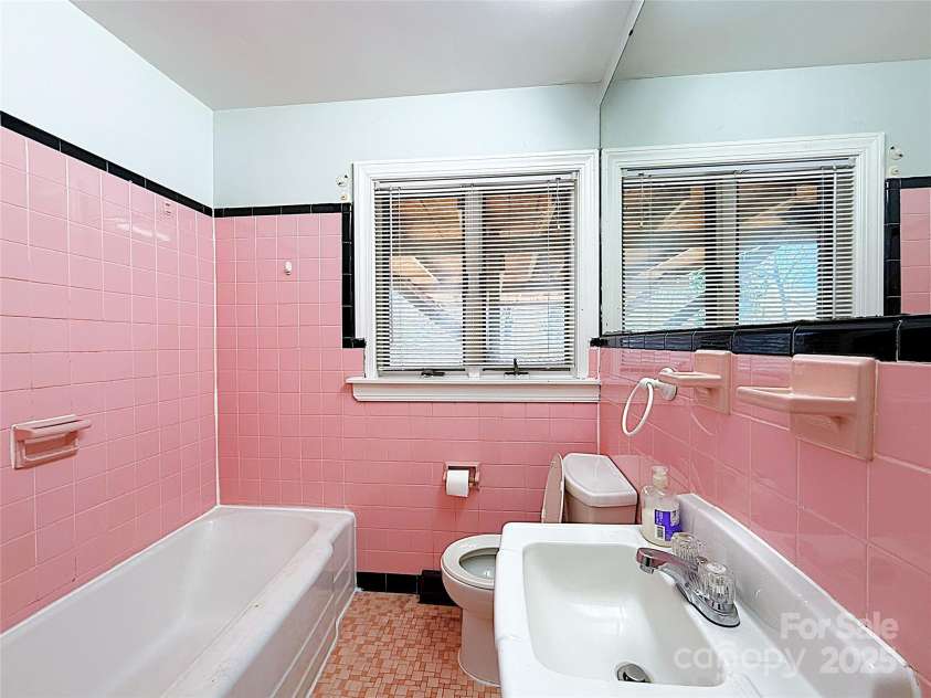 4800 Kipling Drive, Charlotte, NC 28212.  MLS# CAR4229366, YatesRealty ID 3435. 