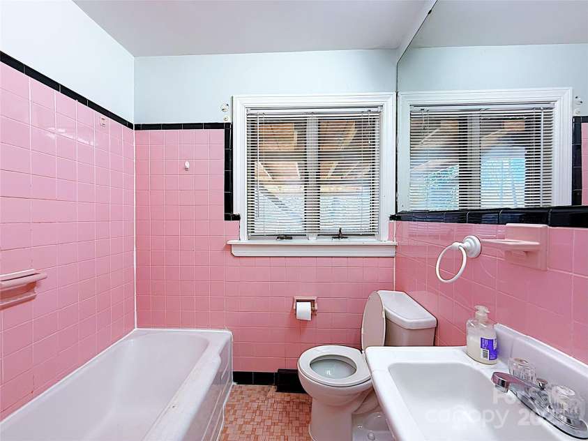 4800 Kipling Drive, Charlotte, NC 28212.  MLS# CAR4229366, YatesRealty ID 3435. 