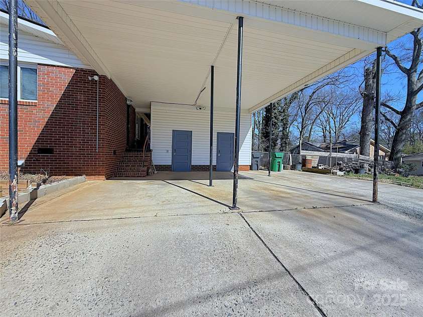 4800 Kipling Drive, Charlotte, NC 28212.  MLS# CAR4229366, YatesRealty ID 3435. 