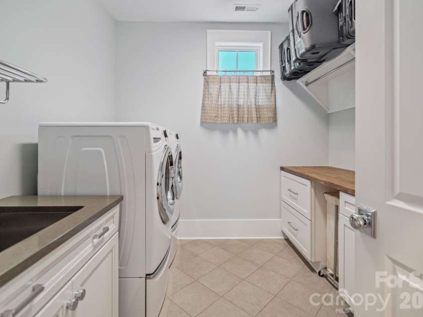 452 Luray Way, Rock Hill, SC 29730.  MLS# CAR4389360, YatesRealty ID 34350. Laundry room.