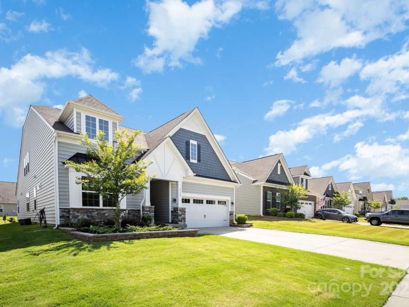 14124 Southbridge Forest Drive, Charlotte, NC 28273.  MLS# CAR4283186, YatesRealty ID 34351. 