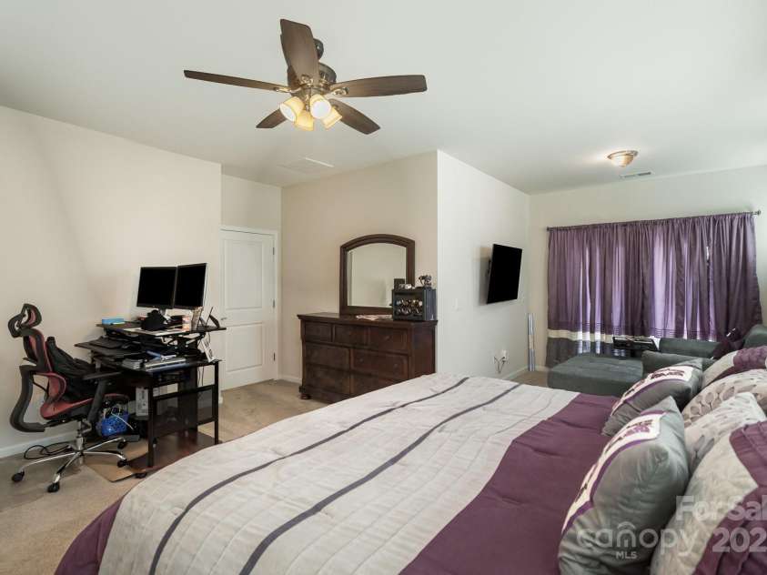 14124 Southbridge Forest Drive, Charlotte, NC 28273.  MLS# CAR4283186, YatesRealty ID 34351. 