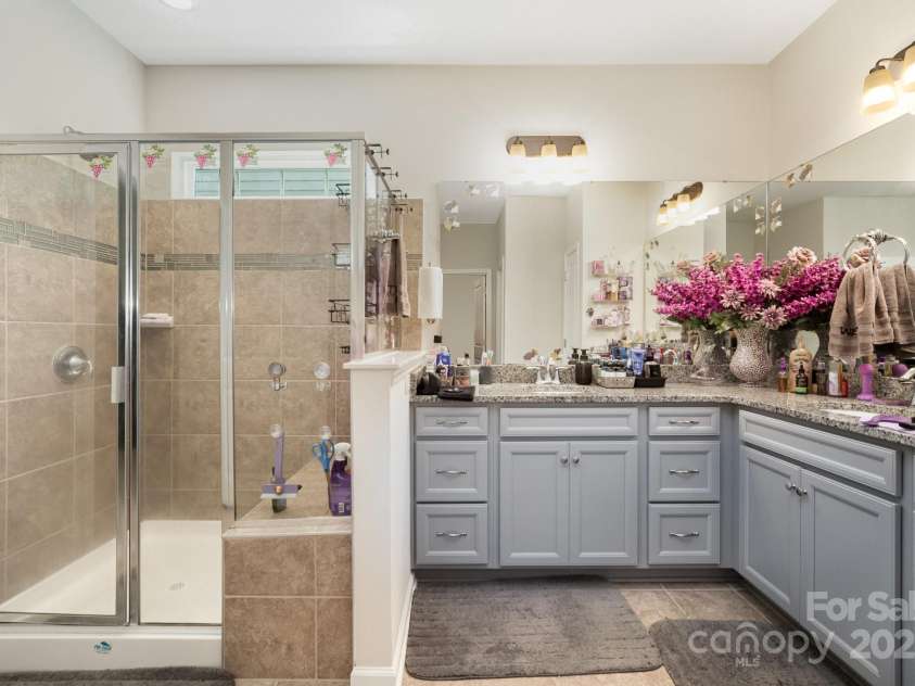 14124 Southbridge Forest Drive, Charlotte, NC 28273.  MLS# CAR4283186, YatesRealty ID 34351. 