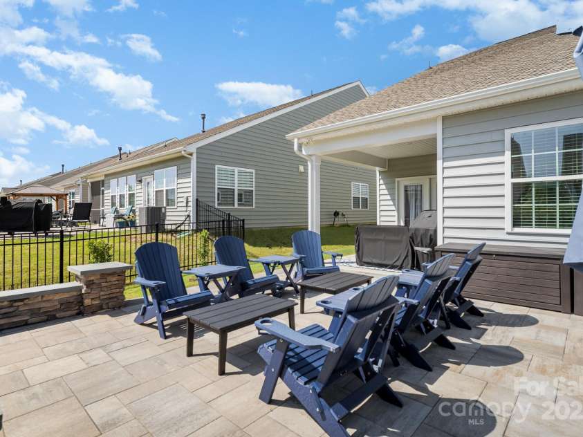 14124 Southbridge Forest Drive, Charlotte, NC 28273.  MLS# CAR4283186, YatesRealty ID 34351. 