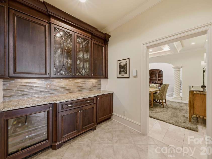 16920 Harbor Master Cove, Cornelius, NC 28031.  MLS# CAR4394741, YatesRealty ID 34351. Butler's Pantry
